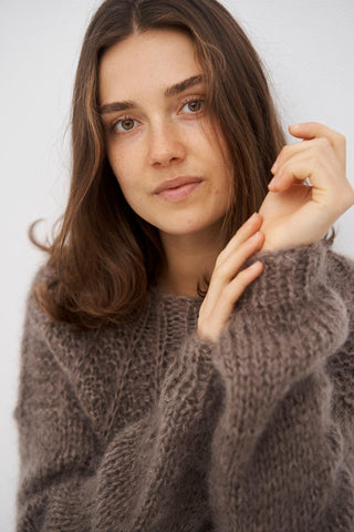 SUNIL HANDGESSTRICKTER PULLOVER