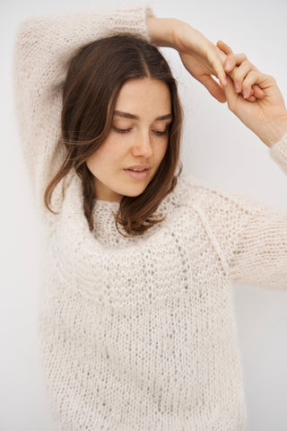 SUNIL HANDGESSTRICKTER PULLOVER