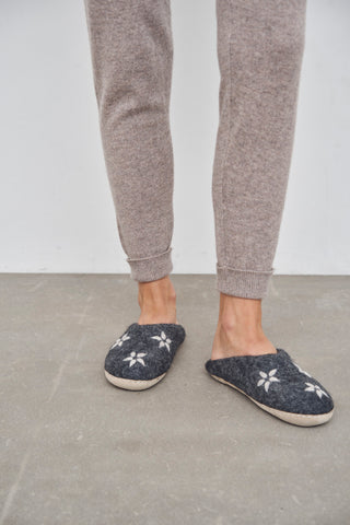 WARM FEET FILZHAUSSCHUHE